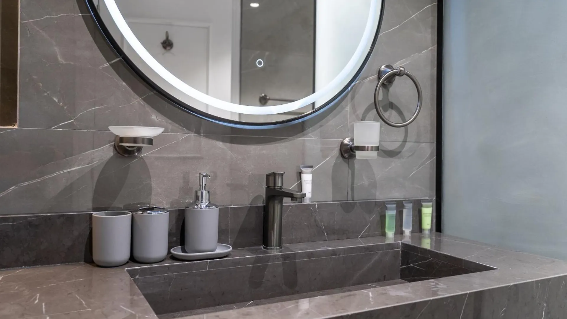 Simple Yet Special 1 Bed For 2 In Mayfair Tower Business Bay Apartman Dubaj 0*,