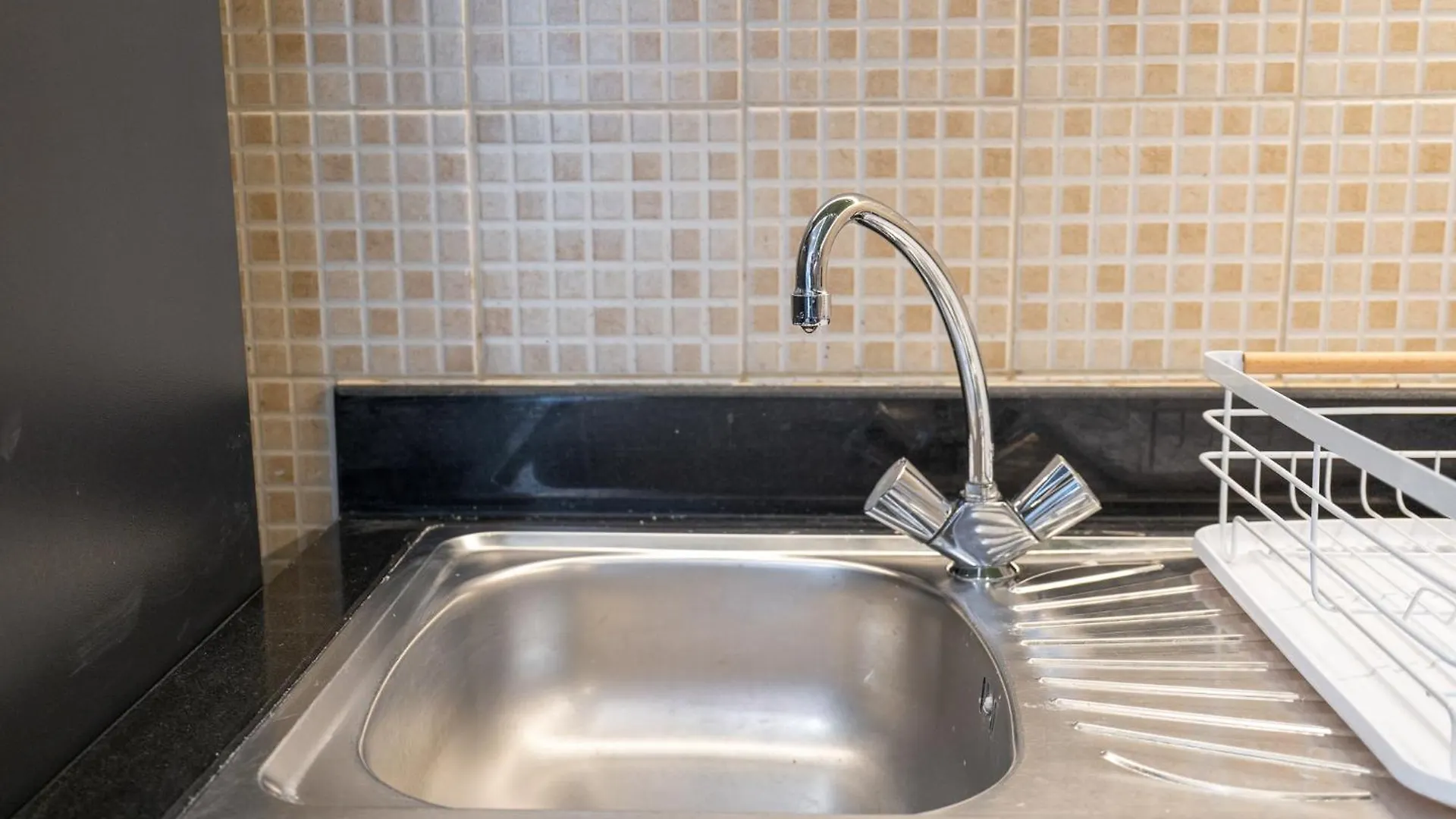 Simple Yet Special 1 Bed For 2 In Mayfair Tower Business Bay Apartman Dubaj